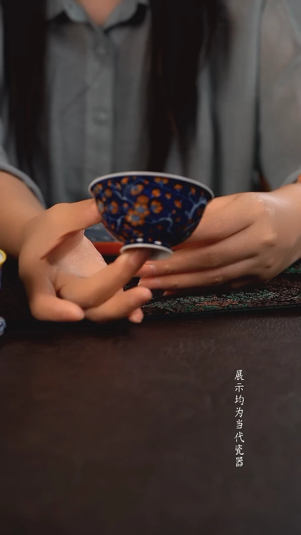 洪印慕明蓝地矾红红梅撇口杯