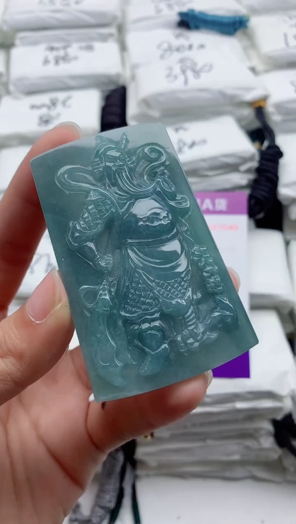 翡翠未镶嵌颈饰·