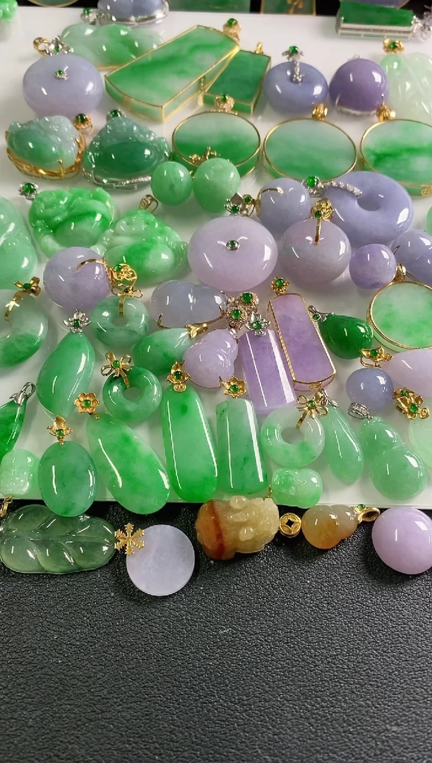 翡翠18K金镶嵌吊坠(不含链)叶子