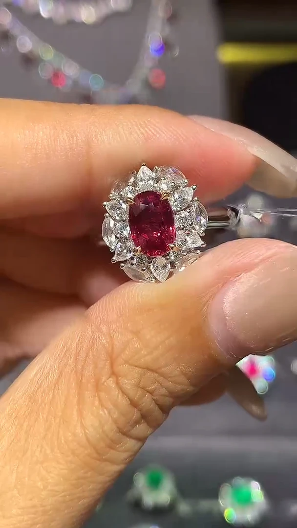 18K金镶嵌戒指红宝石1.66ct