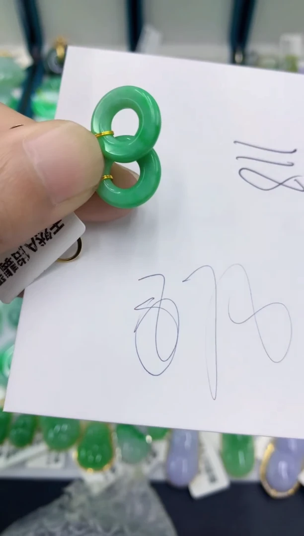 翡翠挂件未镶嵌翡翠