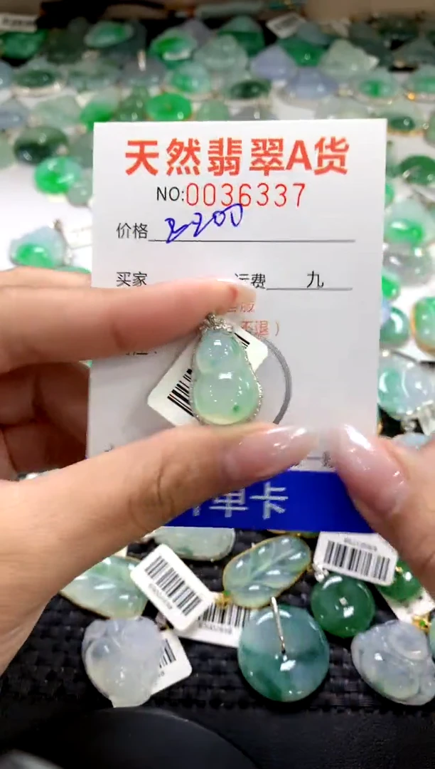 颈饰18K金镶嵌翡翠1