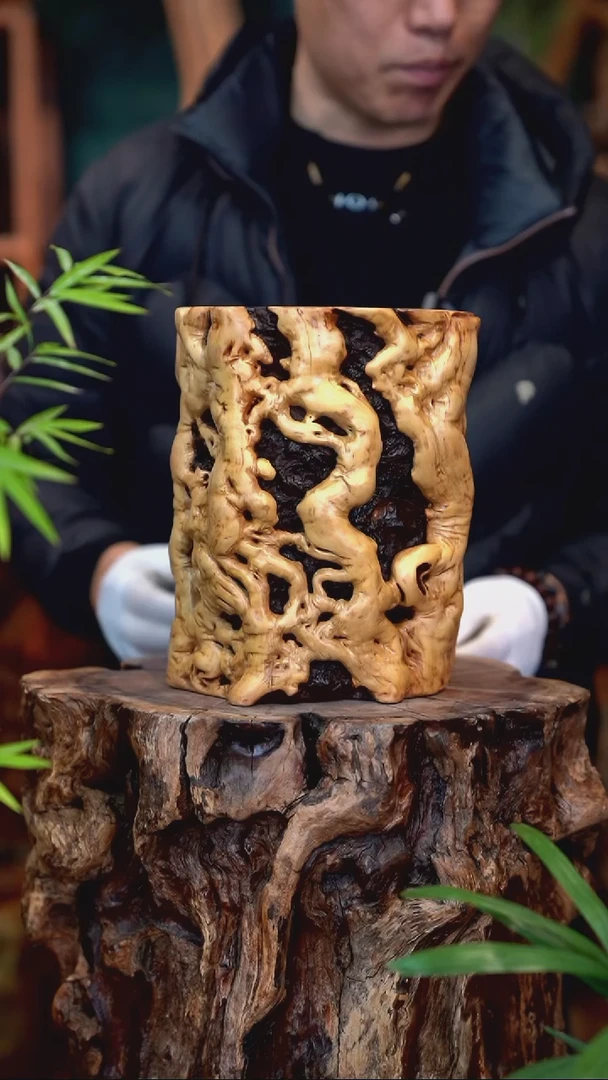 木雷击枣木盘龙笔筒