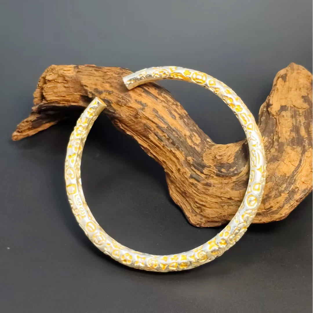 银描金招财纳福吉言手镯实心开口錾刻珐琅描绘镯子约40克