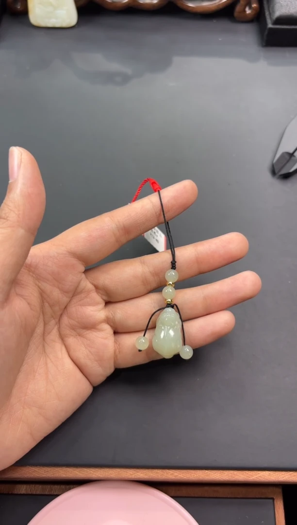 【闪购商品】和田玉吊坠(赠链)未镶嵌且末微色差近矿吊坠