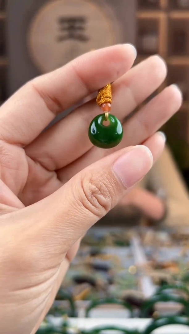 颈饰未镶嵌和田玉拍一发一，拍一发一