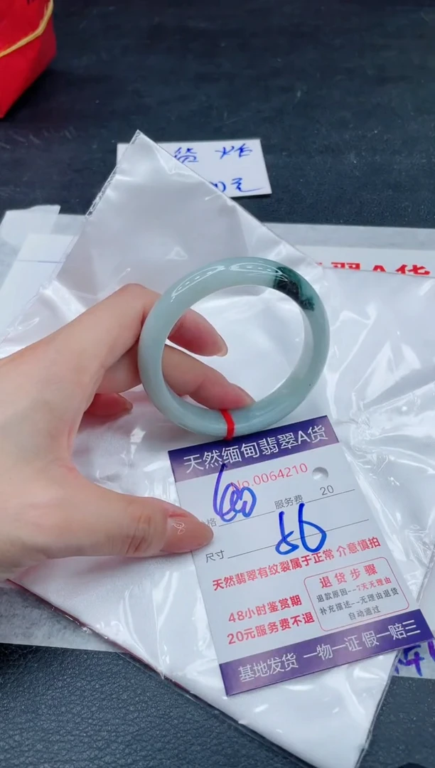 翡翠手镯未镶嵌400.000000