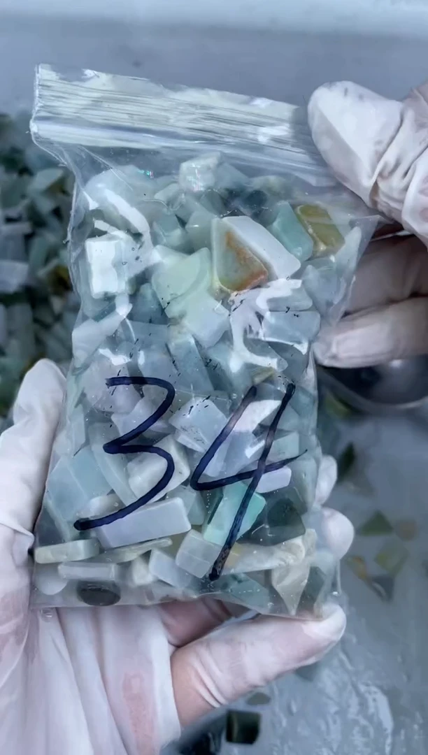 【闪购商品】翡翠颈饰未镶嵌天然A货边角小号500克34