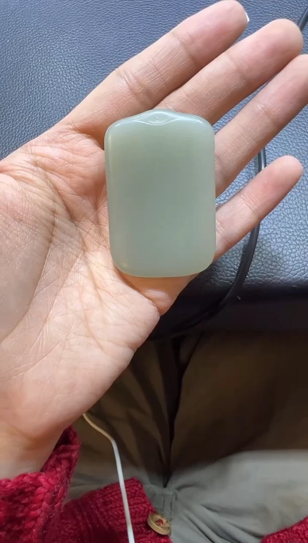 吊坠(赠链)未镶嵌和田玉且末近矿青白玉牌子（产地直发）