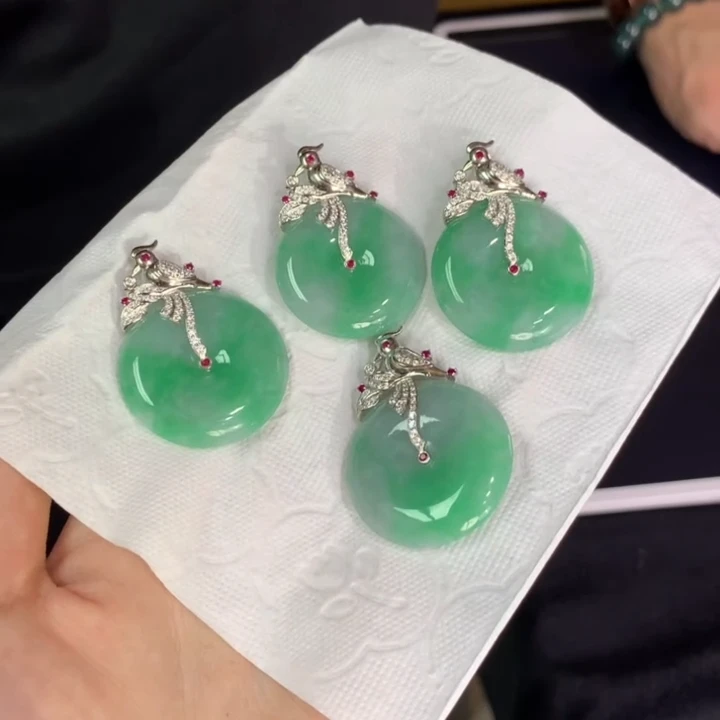 【逍遥精选】18K天然A货翡翠平安扣吊坠*888/26130007/多样性发/1件