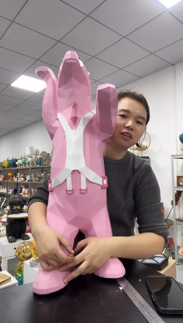 树脂粉色双手托盘北极熊