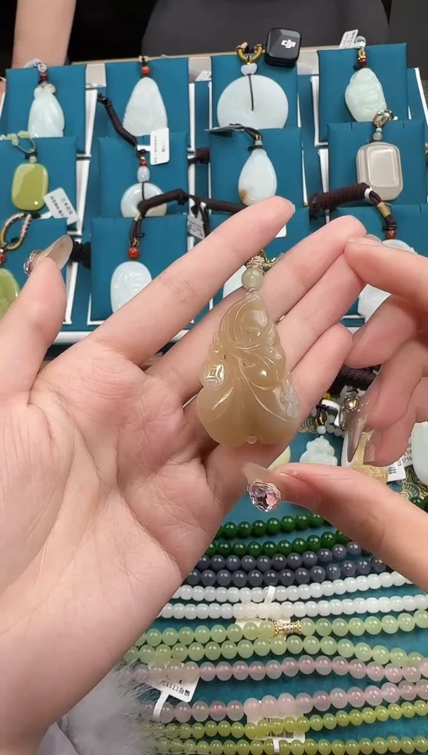 颈饰未镶嵌和田玉吊坠QQ