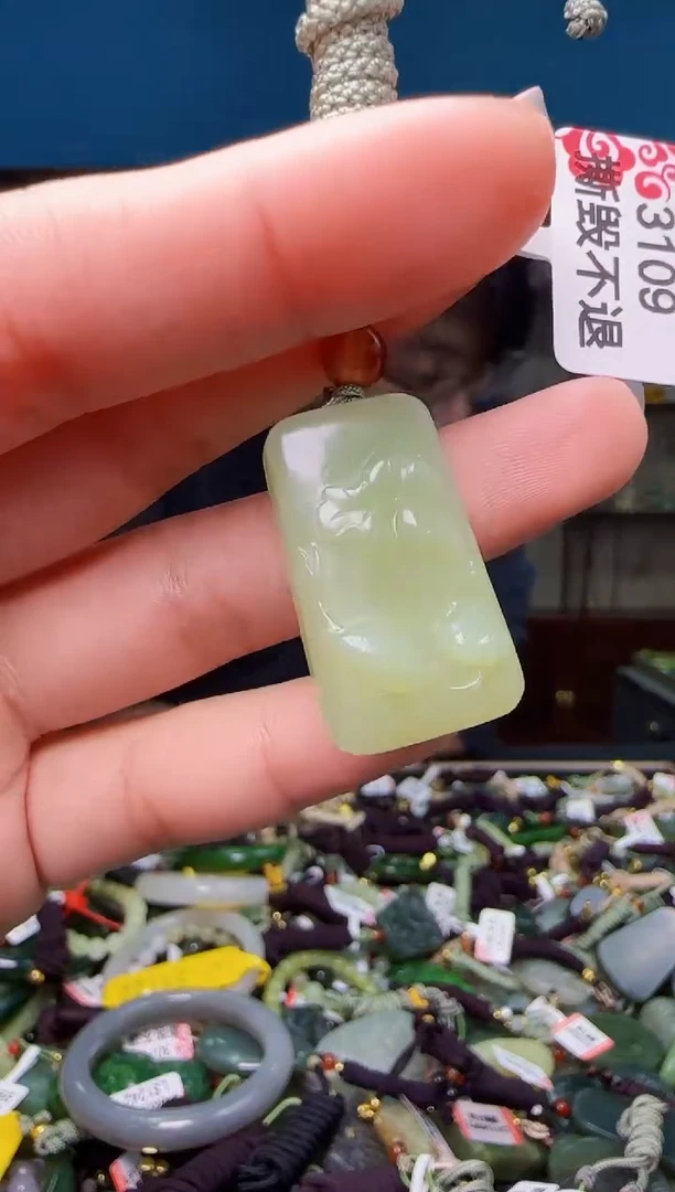 颈饰未镶嵌和田玉1