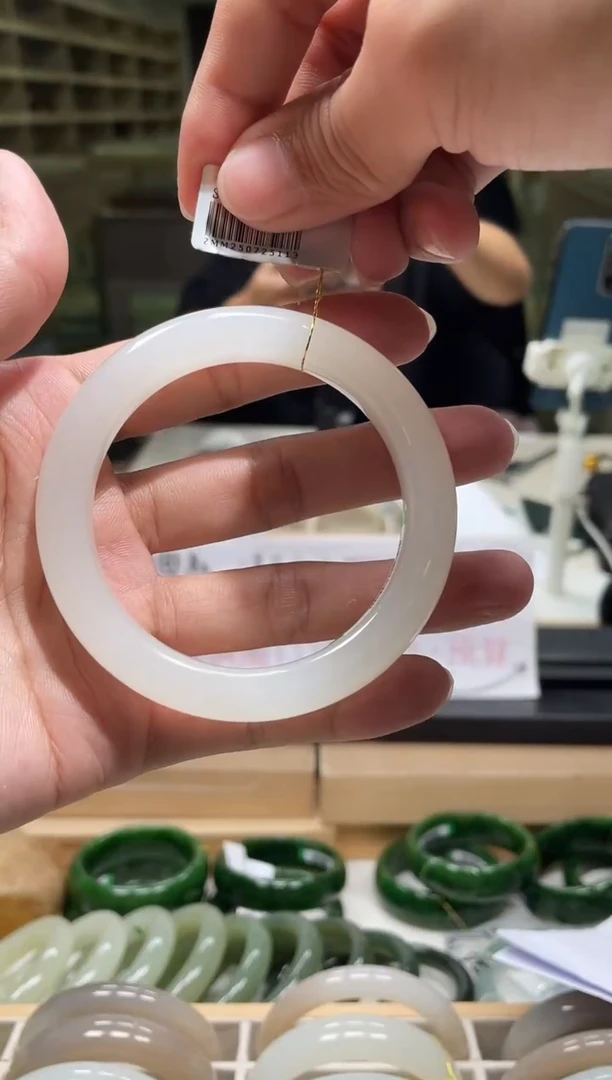 未镶嵌手镯和田玉57-58圈口 5113