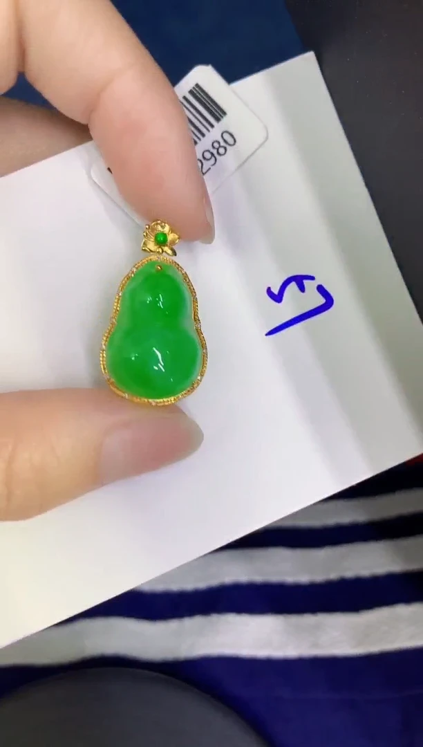 颈饰18K金镶嵌翡翠缅甸天然翡翠A货