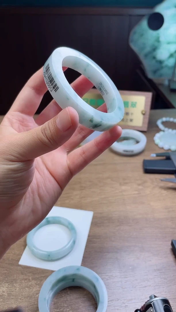 未镶嵌手镯定制翡翠云*定制