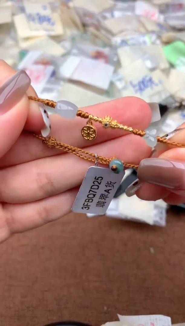18K金镶嵌挂件翡翠—