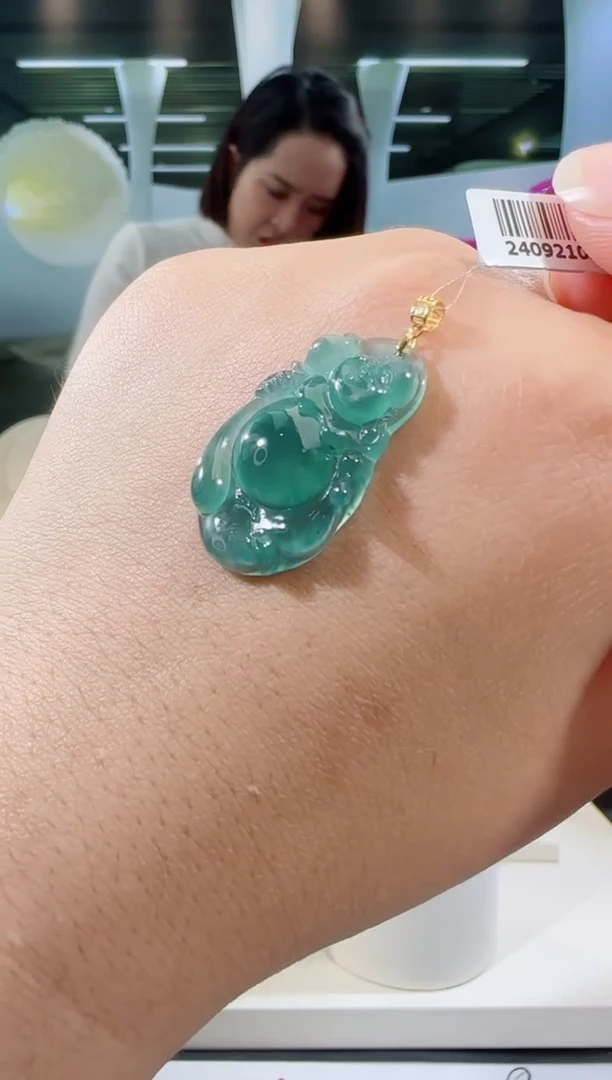 【闪购商品】翡翠吊坠(不含链)18K金镶嵌布袋佛