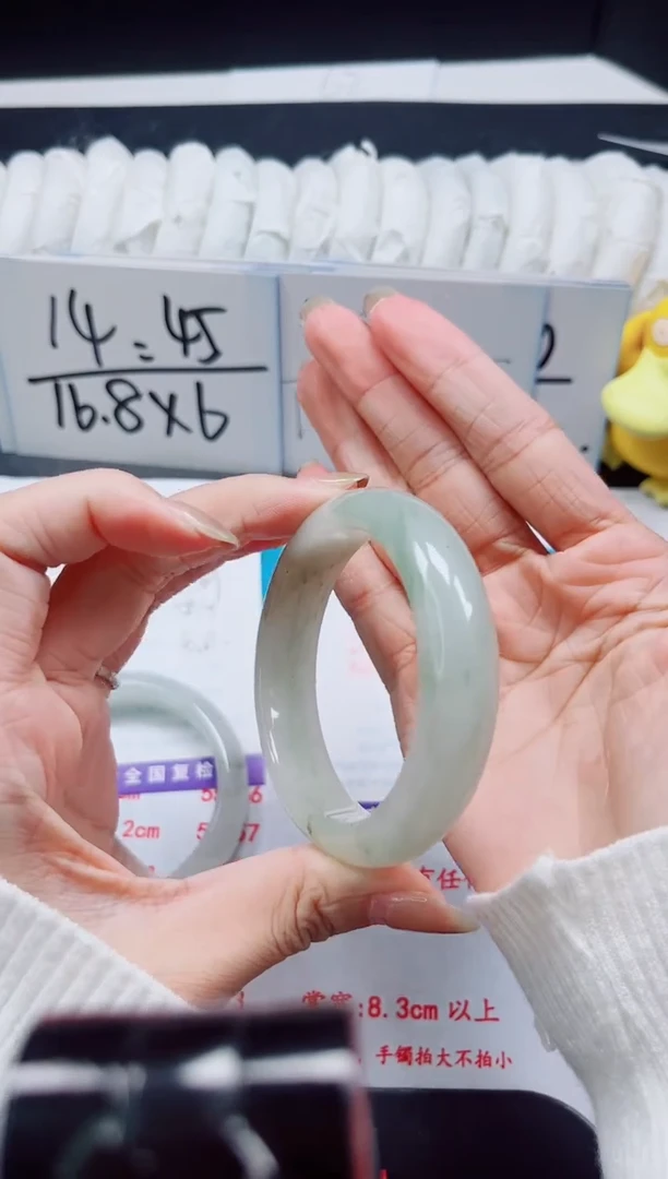 【闪购商品】石英质玉手镯未镶嵌440