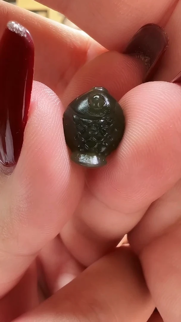 颈饰未镶嵌和田玉湖水绿胖胖鱼一个