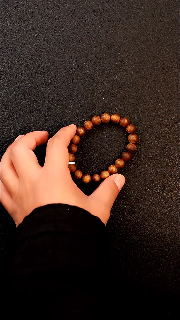 沉香手串【老料】10mm莺歌绿棋楠圆珠单圈