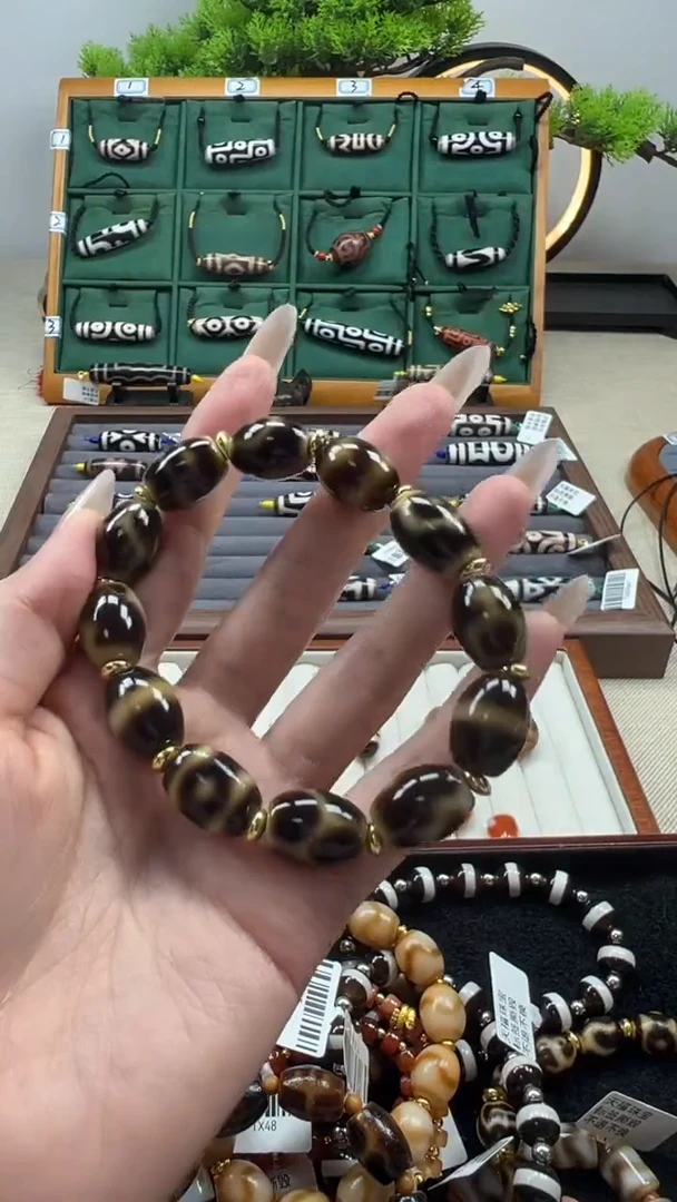 玛瑙/玉髓（覆膜）颈饰合金67微瑕随机发货