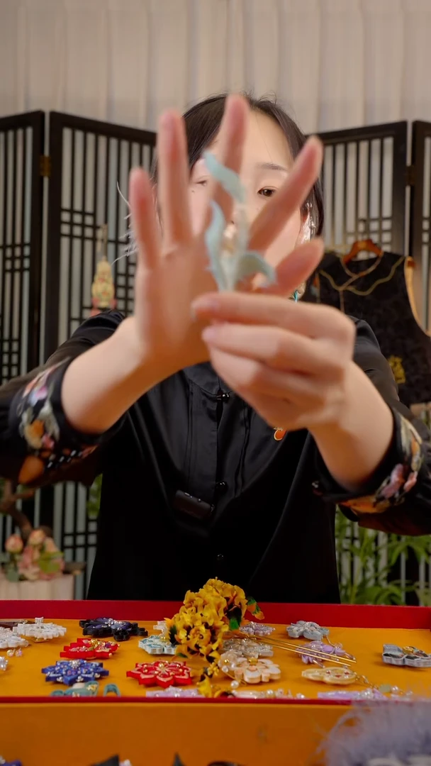 织绣小*非遗绒花苏绣饰品