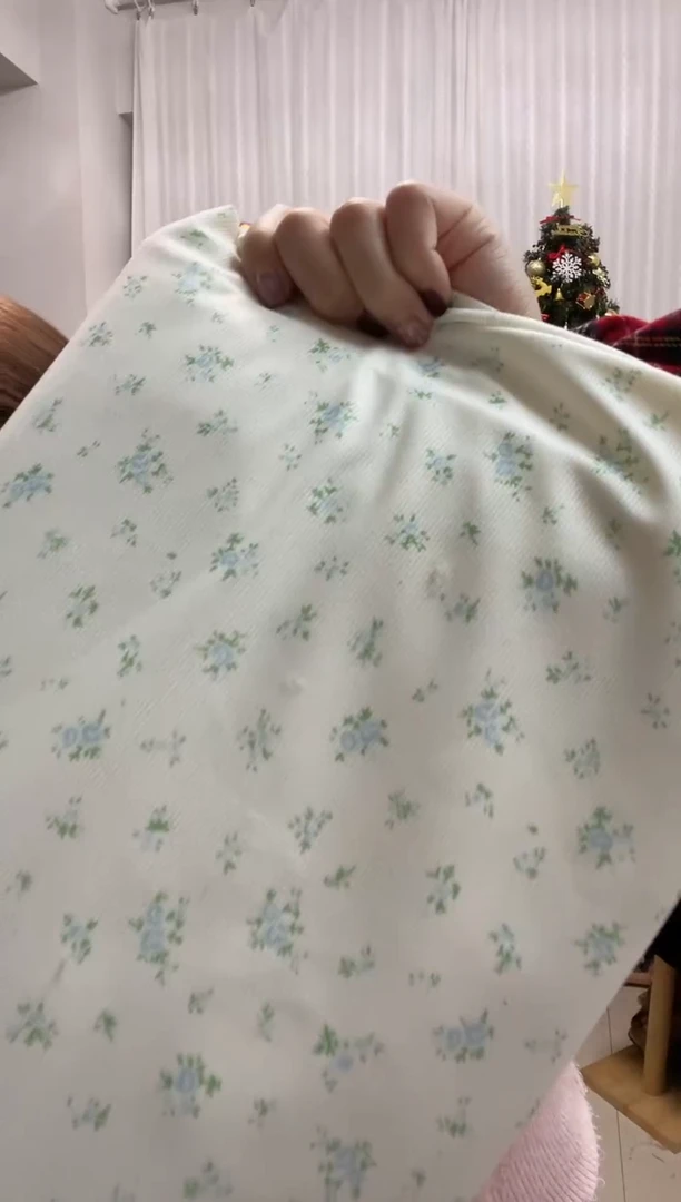化纤1米白底小蓝花簇涤纶灯芯绒