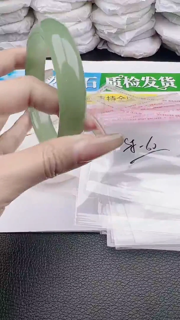 未镶嵌手镯石英质玉翠绿圈口58
