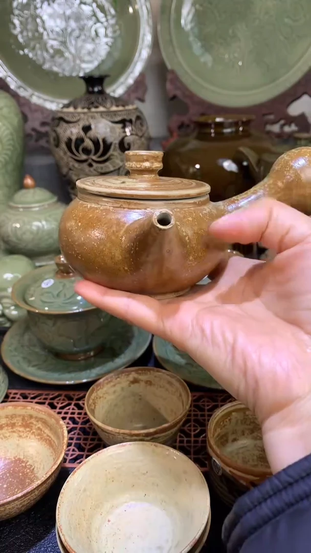 如*月耀州窑陈炉柴灰釉手工侧把茶壶一只