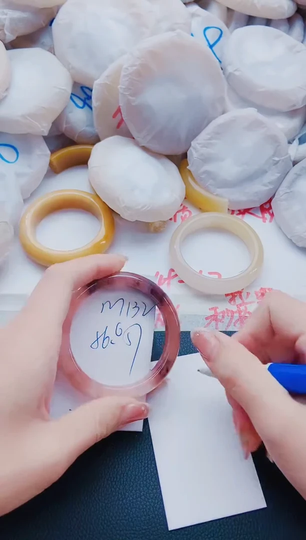 未镶嵌手镯石英质玉M132-56-57