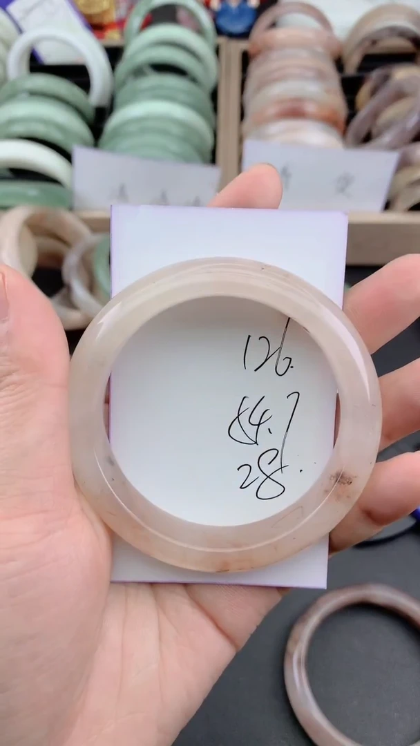 未镶嵌手镯石英质玉126