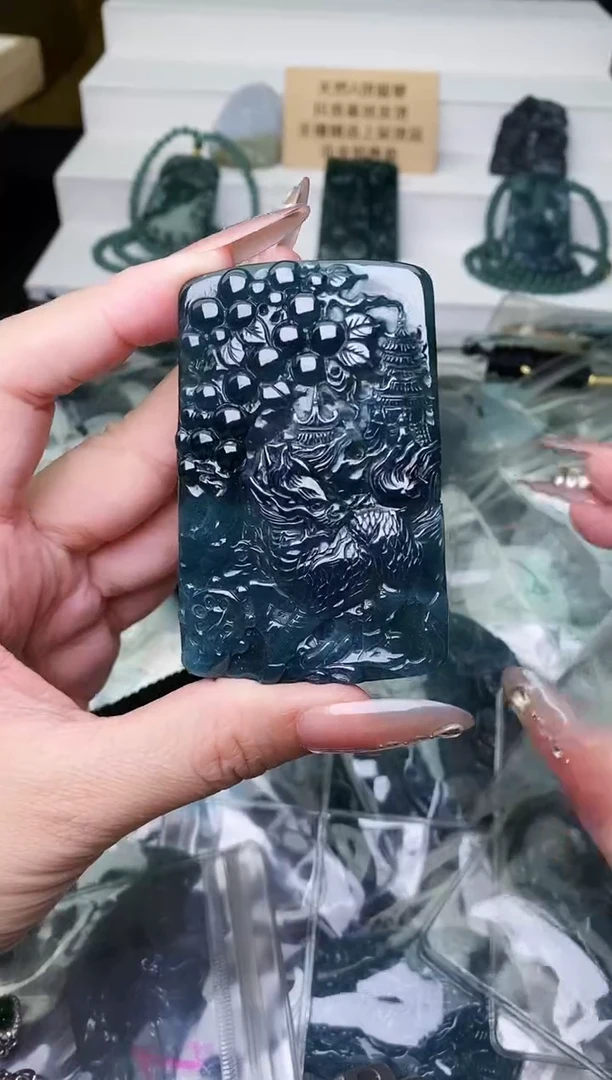 颈饰未镶嵌翡翠