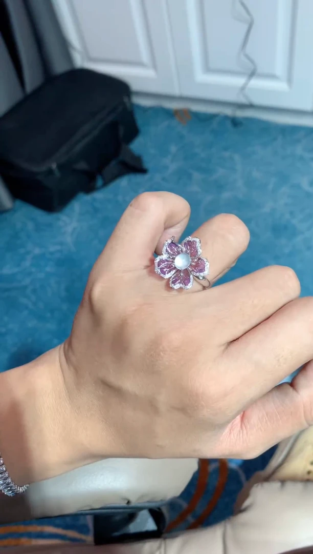 18K金镶嵌戒指翡翠戒指