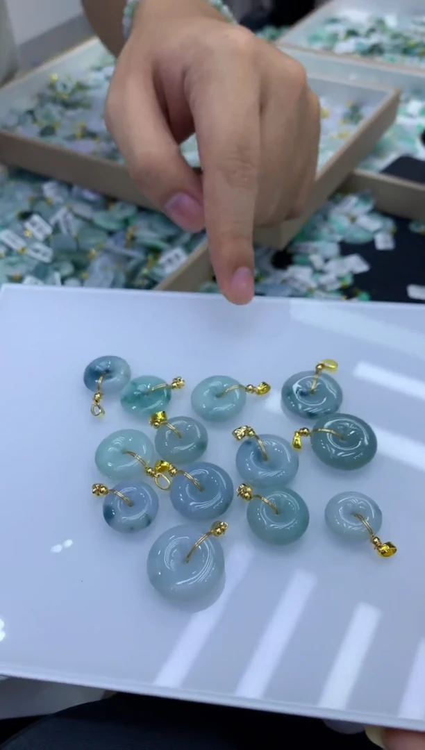 颈饰未镶嵌翡翠天然缅甸翡翠A货多样性发其一