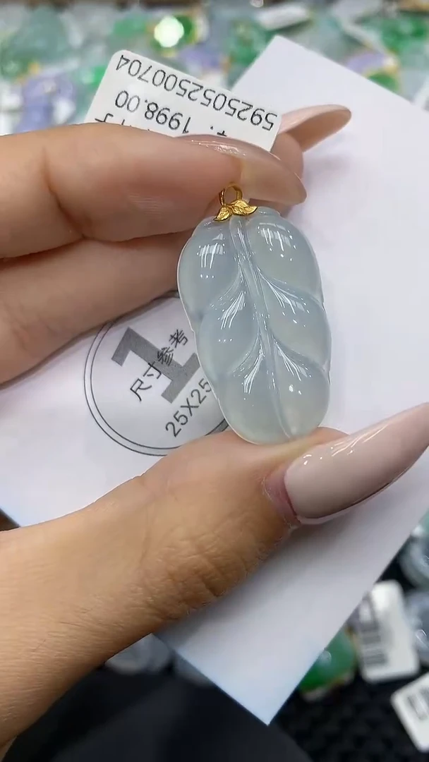 颈饰18K金镶嵌翡翠111111111111