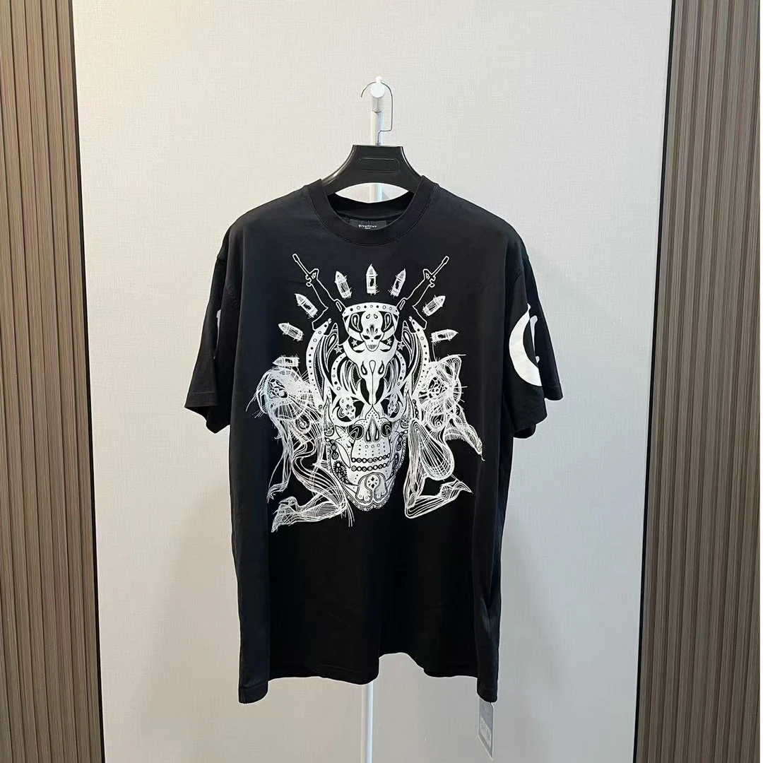 99新 Givenchy/纪梵希 /黑白梵文字母黑色圆领休闲短袖/尺码M