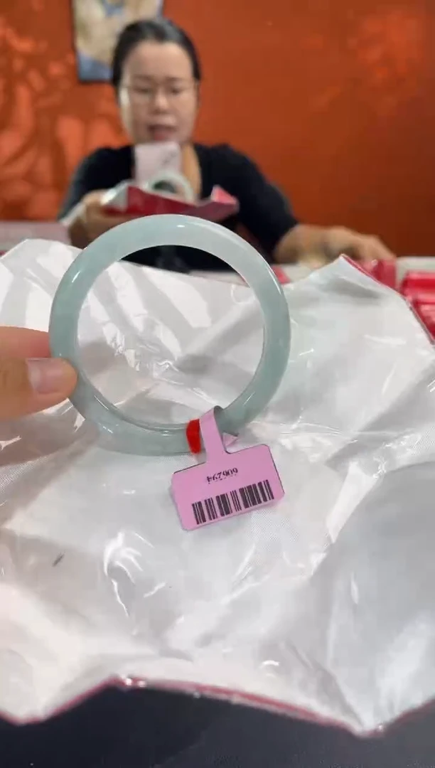 未镶嵌手镯翡翠翡翠手镯（微瑕）