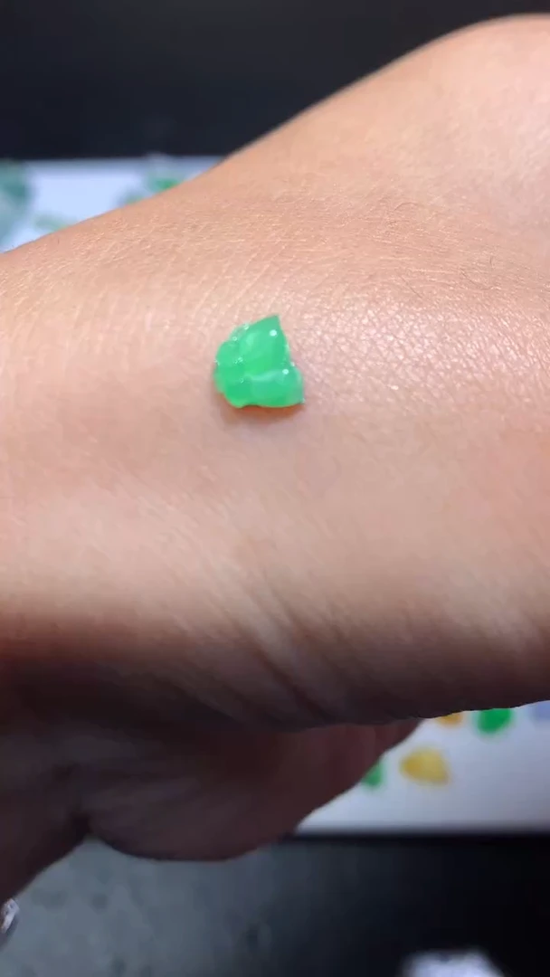 未镶嵌定制翡翠毛货