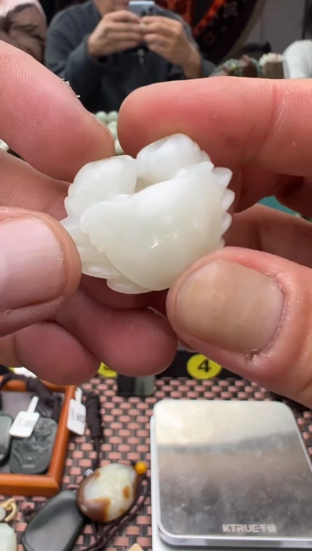 吊坠(赠链)未镶嵌和田玉米达吊坠