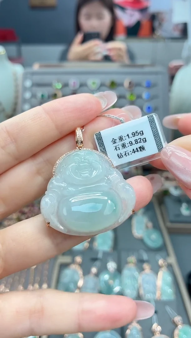 颈饰18K金镶嵌翡翠余*鱼9.82