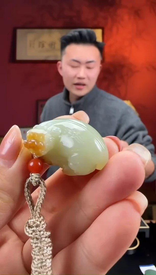 未镶嵌和田玉挂件m44糖黄俏色貔貅