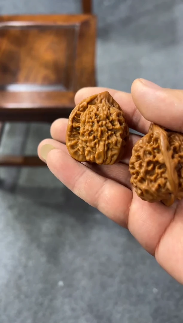 木文玩核桃官帽一对