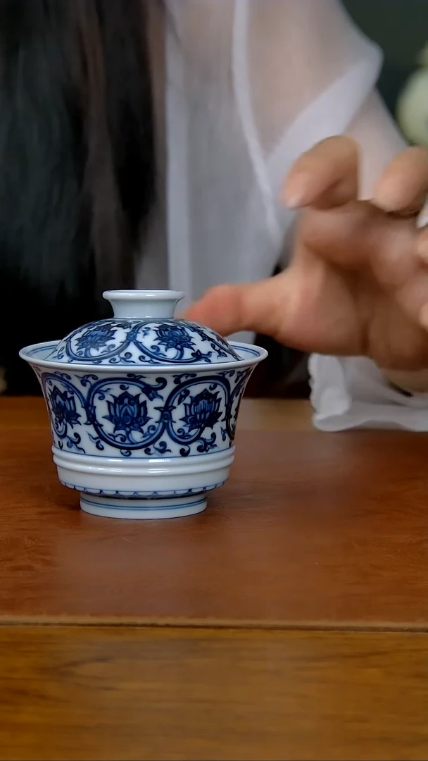 陶瓷双线缠枝莲马蹄两才盖碗（仿明）气窑