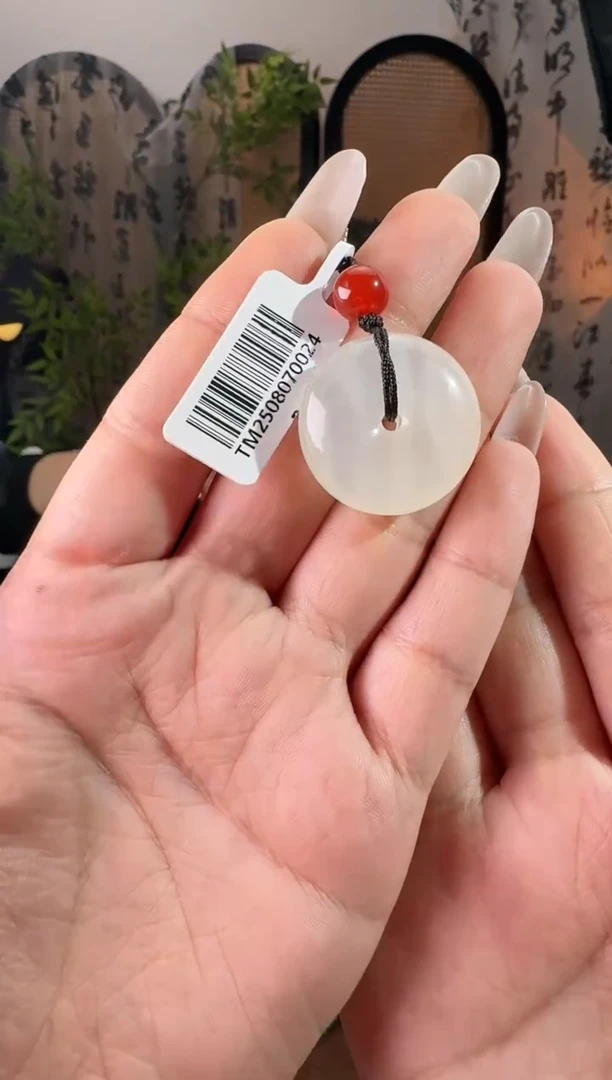 未镶嵌岫玉颈饰平安扣 p