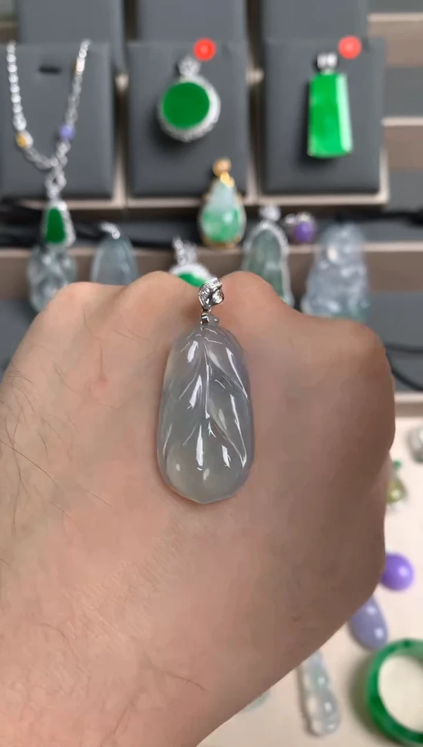 颈饰18K金镶嵌翡翠翡翠