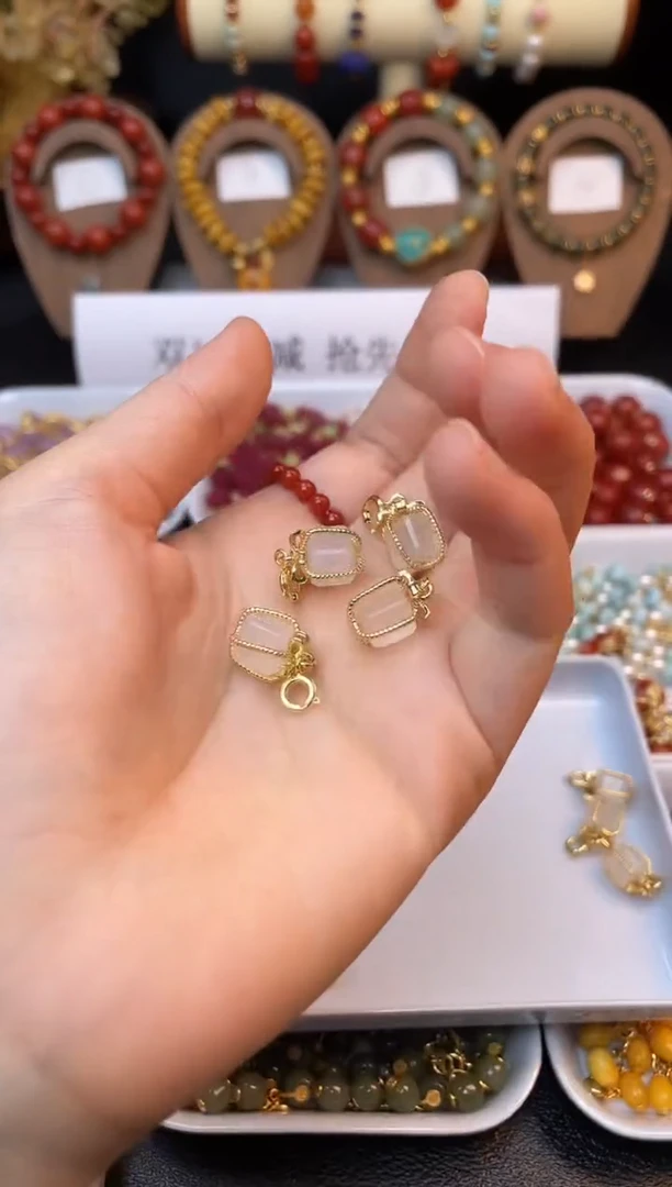 未镶嵌通孔玛瑙/玉髓白礼盒 滴流