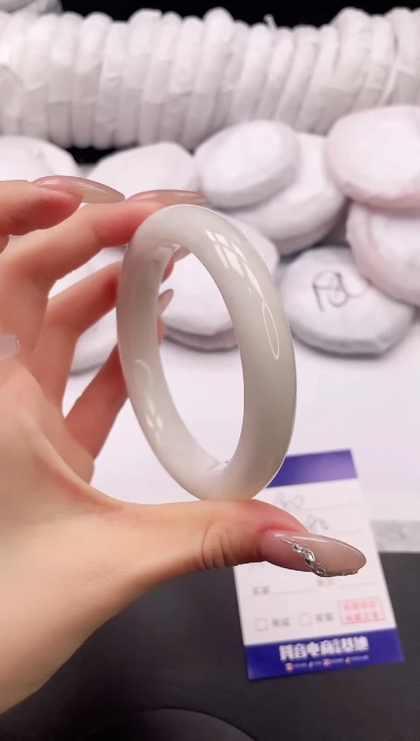 【闪购商品】和田玉手镯未镶嵌8K180-63