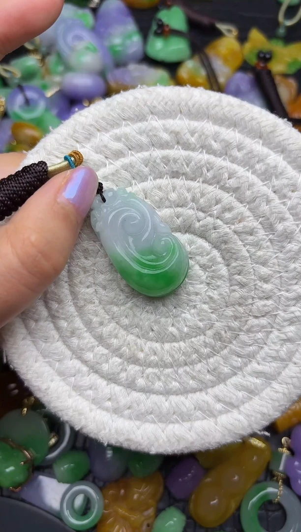 颈饰未镶嵌翡翠缅甸翡翠吊坠