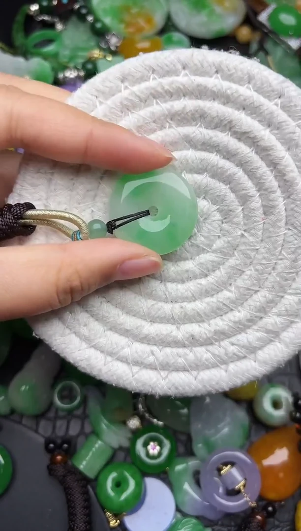 颈饰未镶嵌翡翠缅甸翡翠吊坠